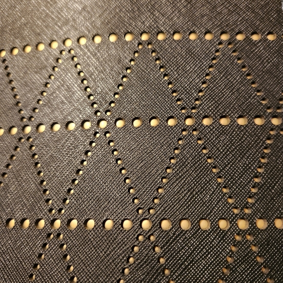 BLACK AND GOLD MICHAEL KORS TOTE CARRYALL - Picture 3 of 11